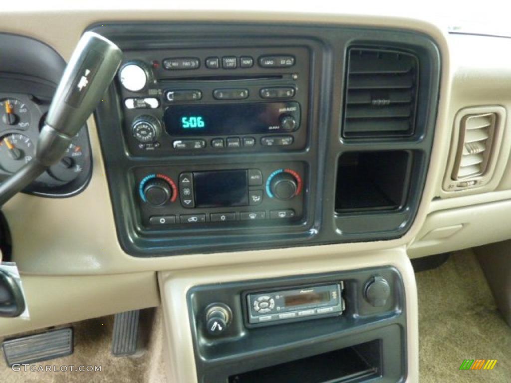 2003 Suburban 1500 4x4 - Indigo Blue Metallic / Tan/Neutral photo #14