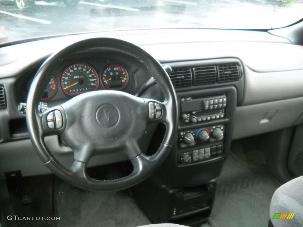 2004 Montana  - Sport Red Metallic / Gray photo #15