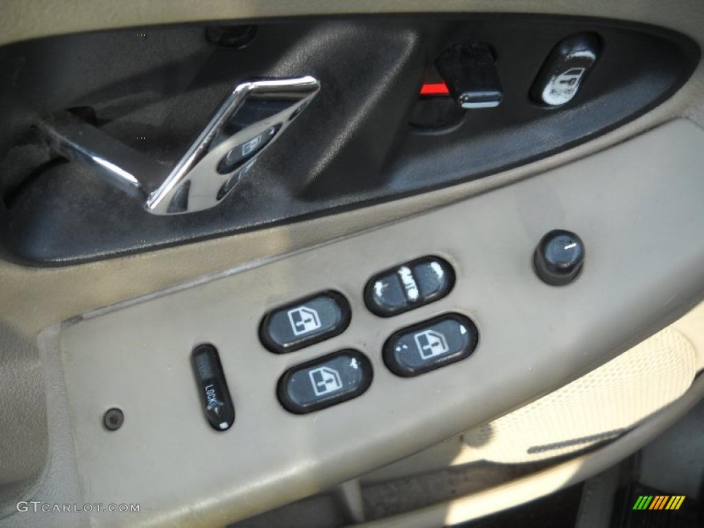 1996 Buick Regal Custom Sedan Controls Photo #48495379