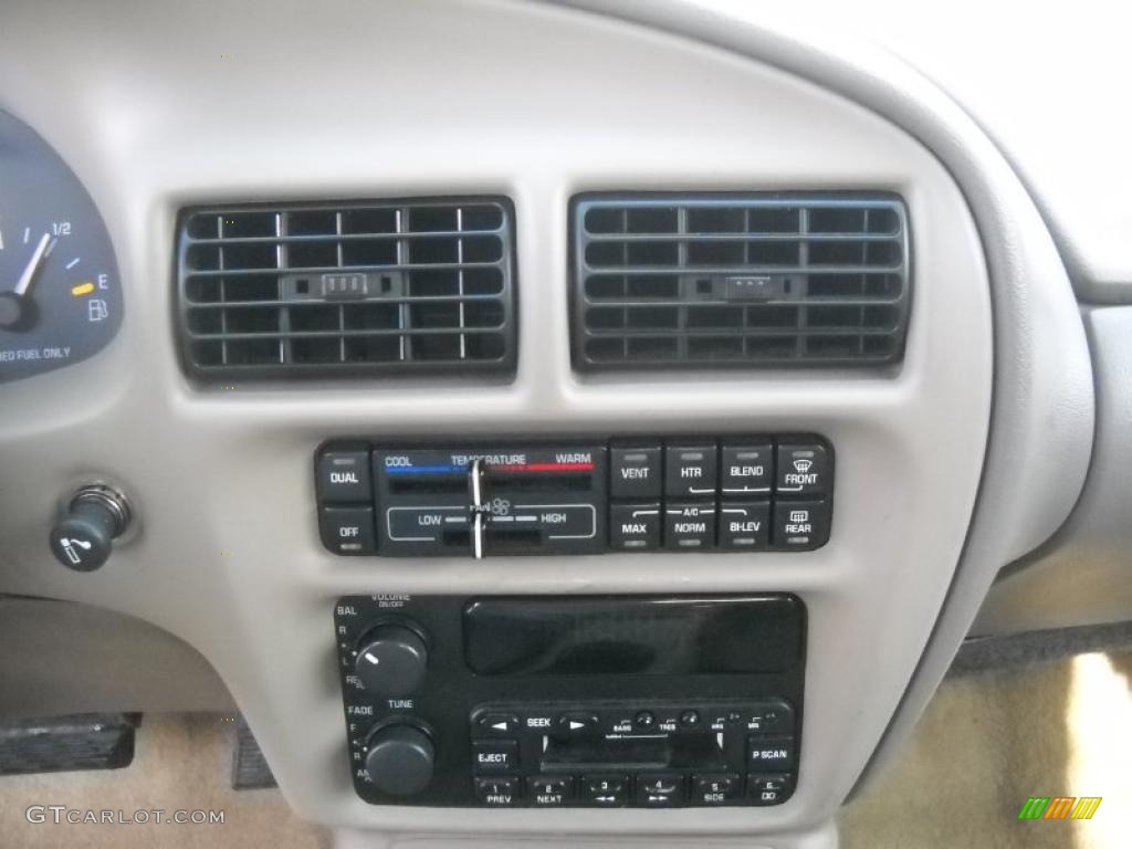 1996 Buick Regal Custom Sedan Controls Photo #48495391