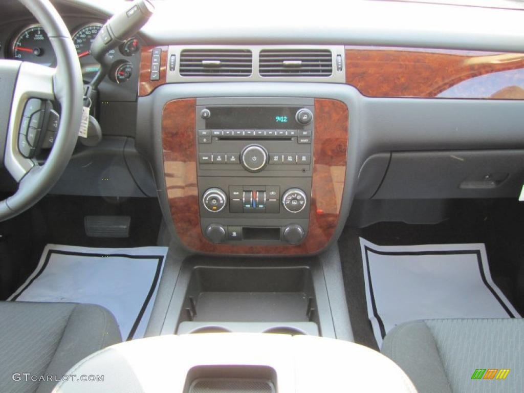 2011 Chevrolet Suburban LS Controls Photo #48495679