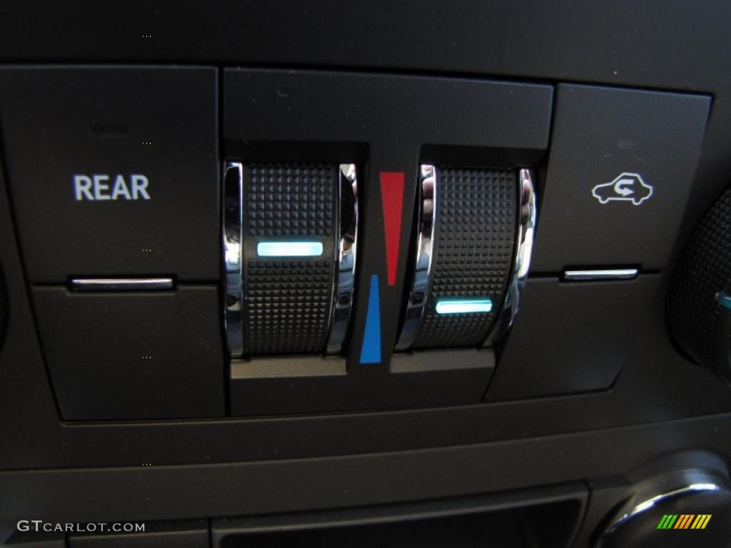 2011 Chevrolet Suburban LS Controls Photo #48495727