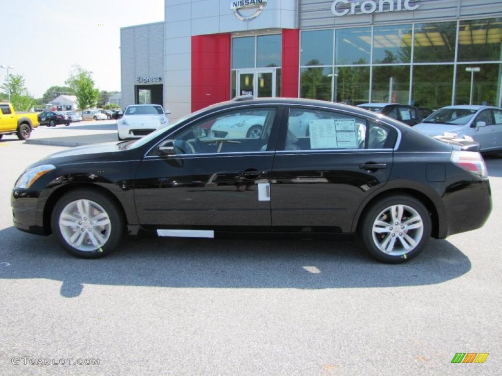 2011 Altima 3.5 SR - Super Black / Charcoal photo #2