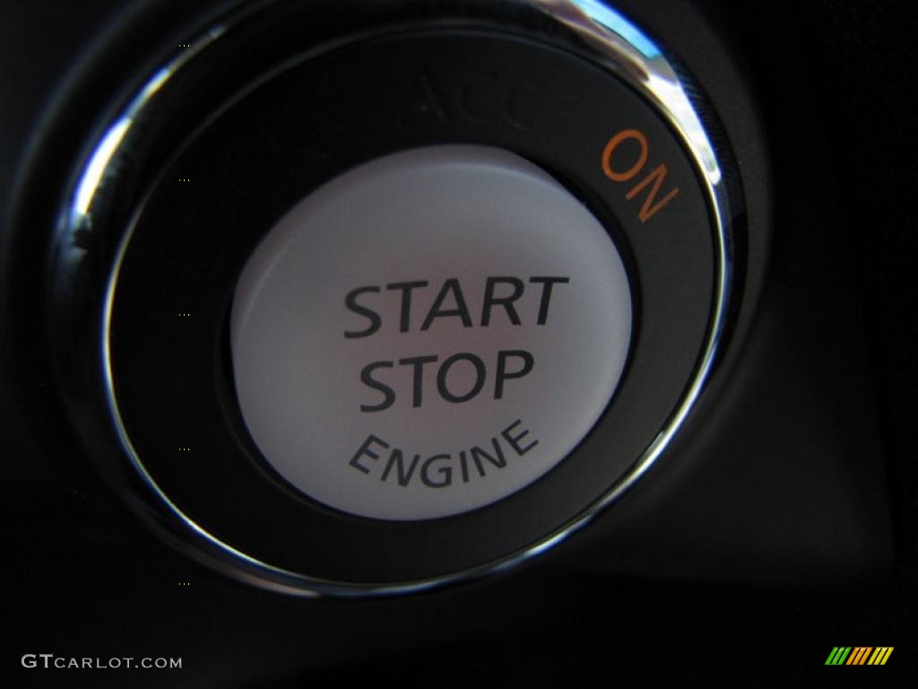 2011 Nissan Altima 3.5 SR Controls Photos