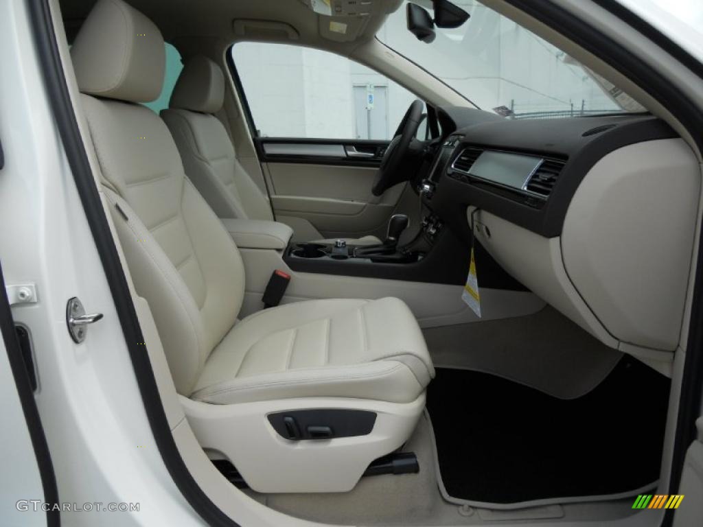 Cornsilk Beige Interior 2011 Volkswagen Touareg VR6 FSI Sport 4XMotion Photo #48497140