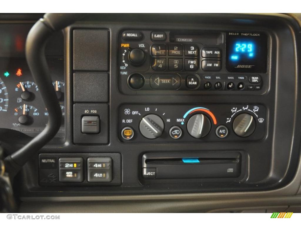 2000 GMC Yukon Denali 4x4 Controls Photo #48497617