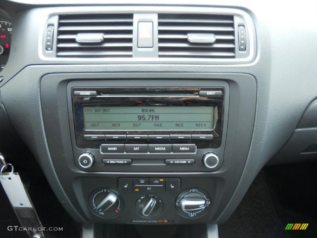 2011 Volkswagen Jetta SE Sedan Controls Photo #48498010