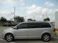 2011 Mercury Silver Metallic Volkswagen Routan SE  photo #4