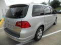 2011 Mercury Silver Metallic Volkswagen Routan SE  photo #7