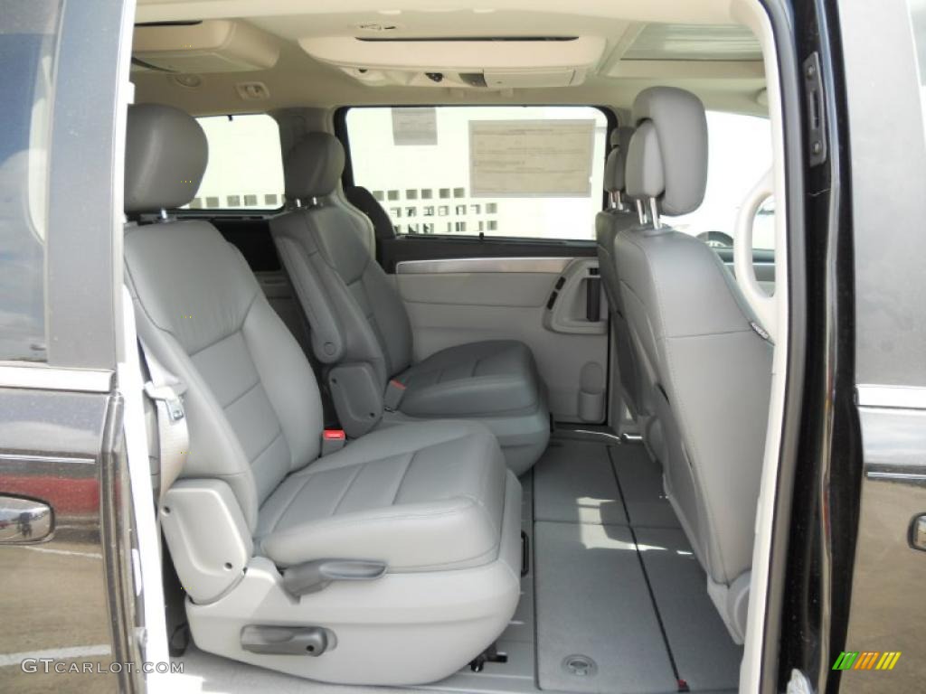 Aero Gray Interior 2011 Volkswagen Routan SEL Photo #48498829