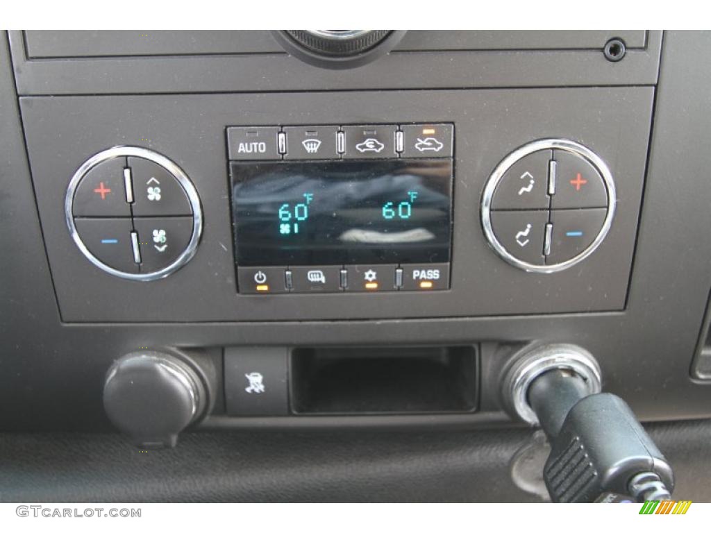2009 GMC Sierra 1500 SLE Crew Cab Controls Photo #48499999