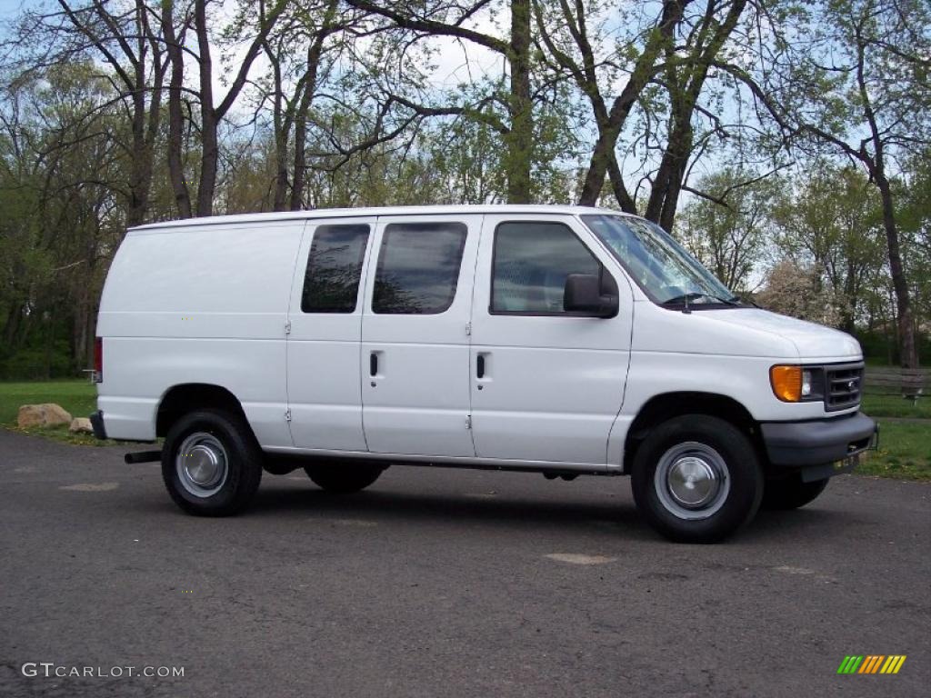 Oxford White 2005 Ford E Series Van E250 Commercial Exterior Photo #48500398