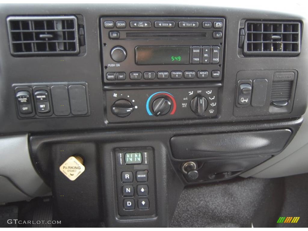 2008 Ford F750 Super Duty XL Chassis Regular Cab Moving Truck Controls Photo #48501040