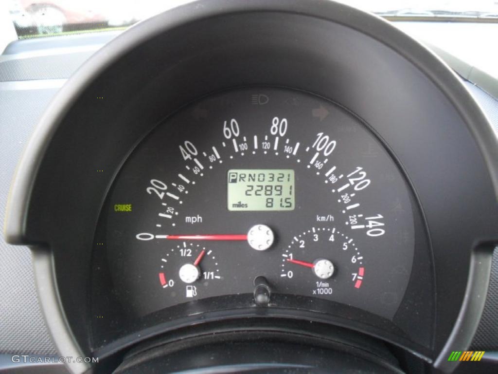 2003 Volkswagen New Beetle GL Coupe Gauges Photo #48501919
