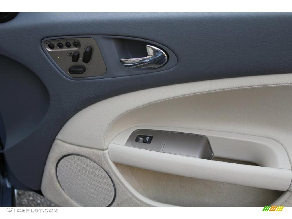 2007 Jaguar XK XKR Coupe Ivory/Slate Door Panel Photo #48505203