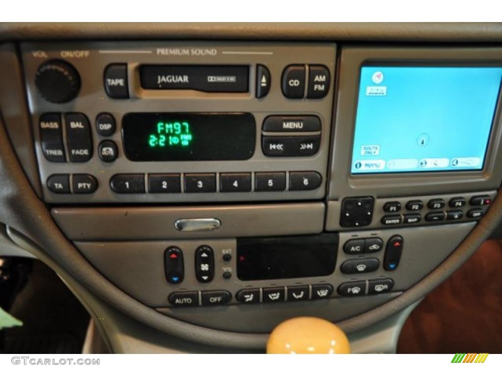 2000 Jaguar S-Type 4.0 Controls Photo #48505905