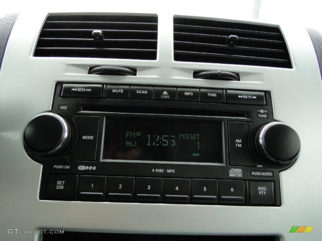 2008 Dodge Caliber SE Controls Photo #48507039