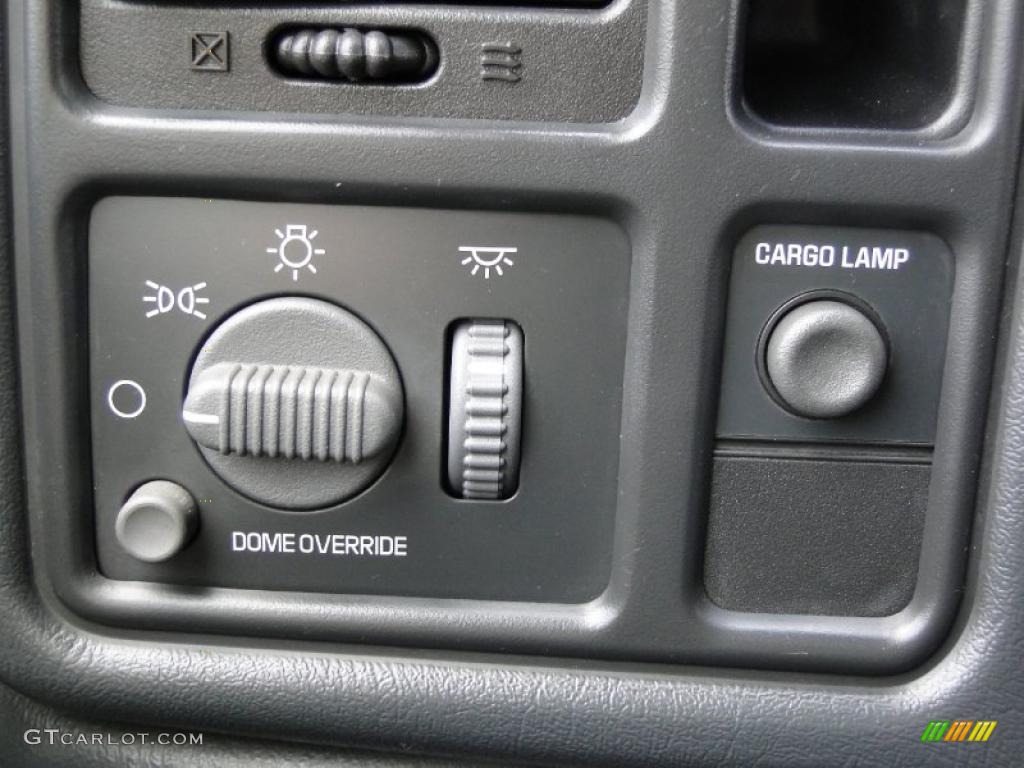 2002 GMC Sierra 2500HD SLE Extended Cab Controls Photo #48508831