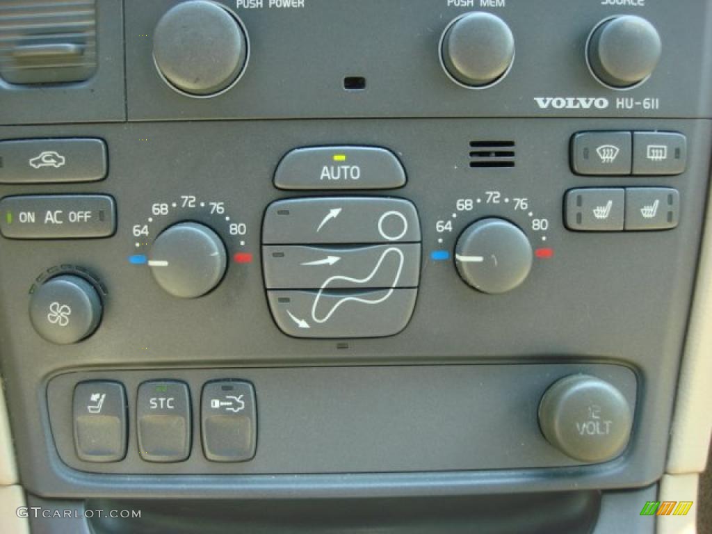 2001 Volvo S80 2.9 Controls Photo #48511873