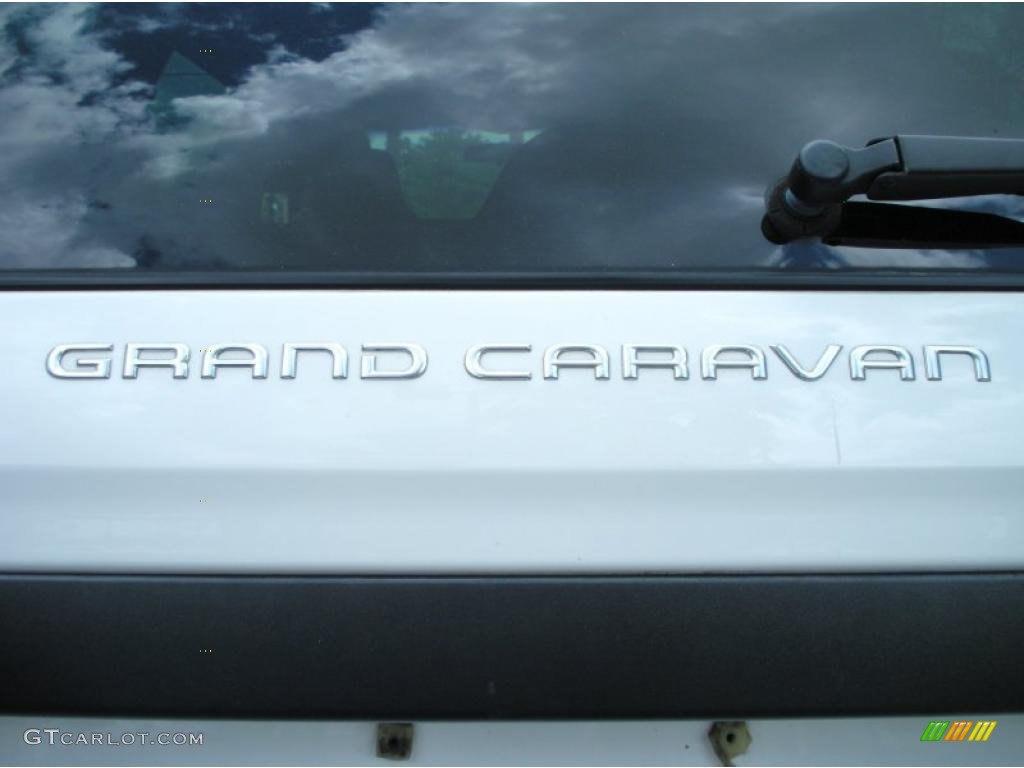 2001 Grand Caravan SE - Stone White / Taupe photo #9