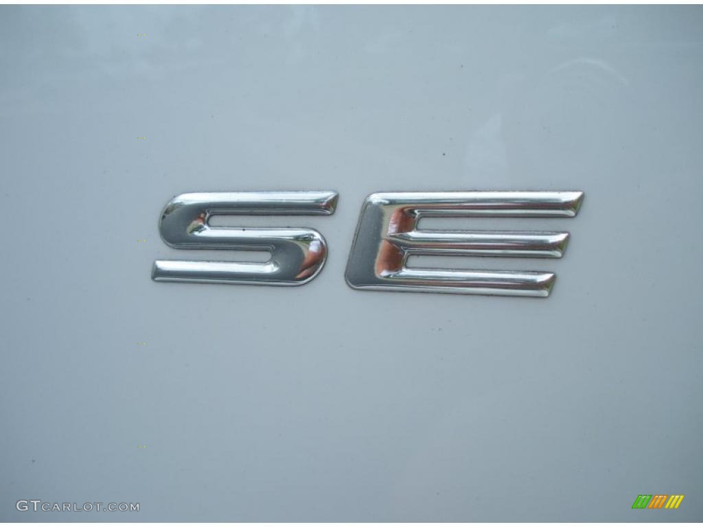 2001 Dodge Grand Caravan SE Marks and Logos Photos