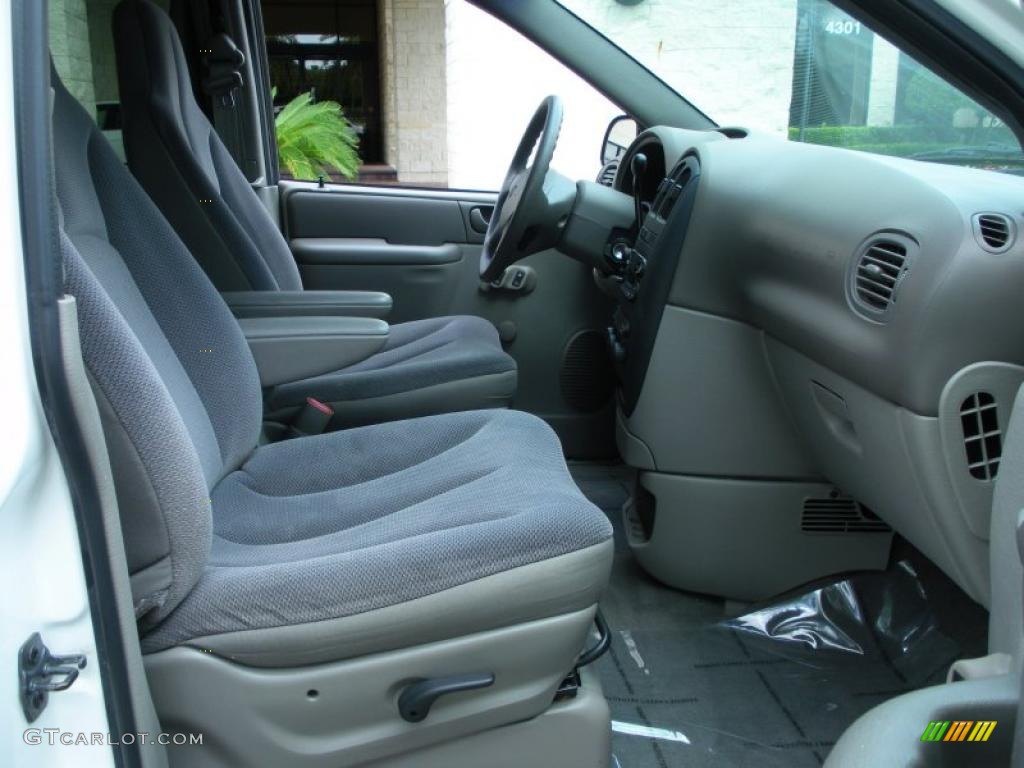 Taupe Interior 2001 Dodge Grand Caravan SE Photo #48514760