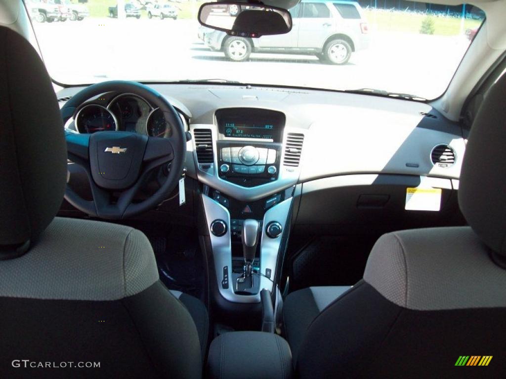 2011 Cruze LS - Silver Ice Metallic / Jet Black/Medium Titanium photo #23