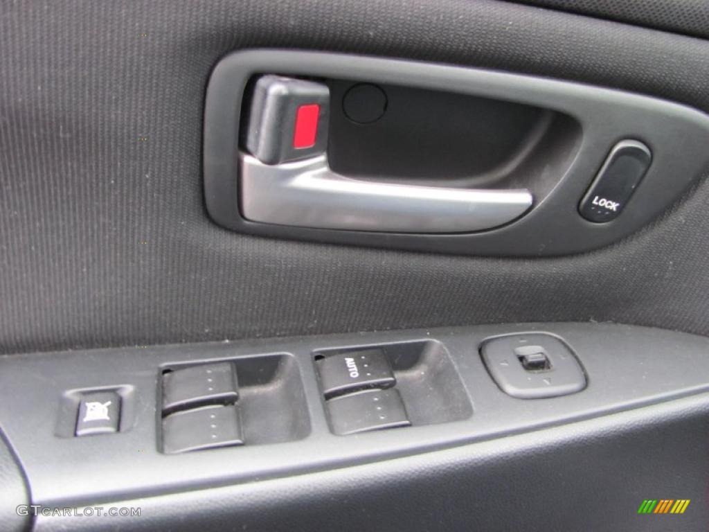 2004 Mazda MAZDA3 s Sedan Controls Photo #48515023