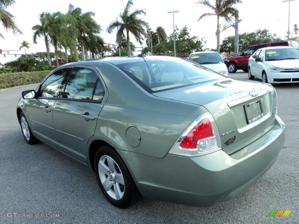 2008 Fusion SE - Moss Green Metallic / Camel photo #9