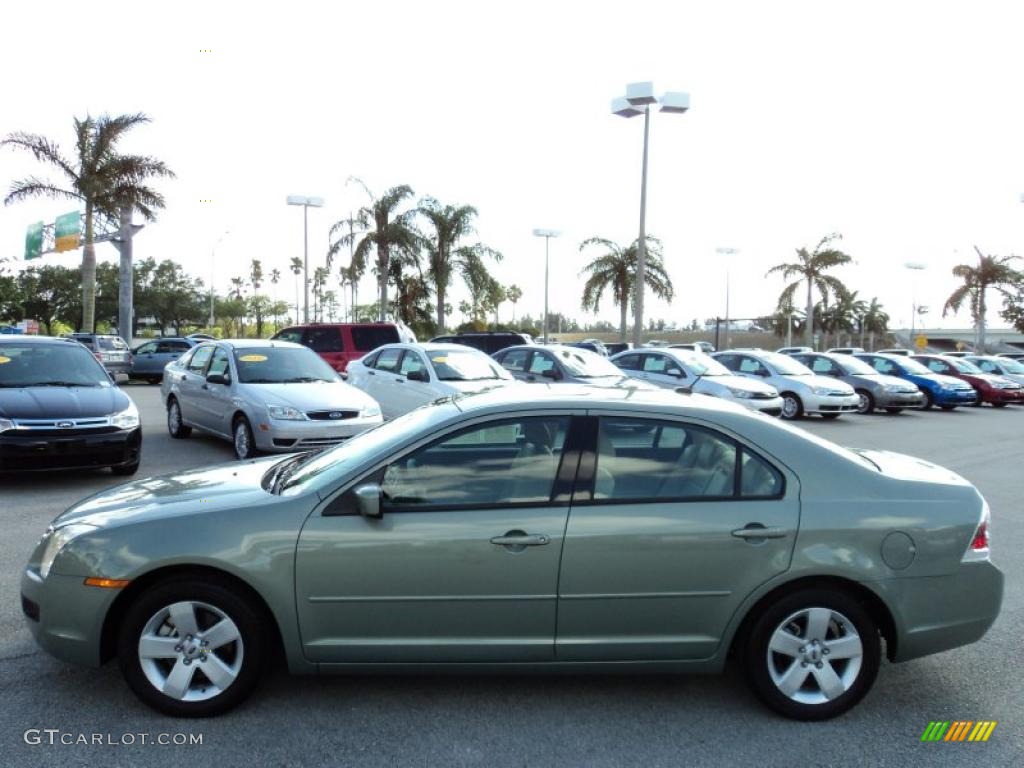 2008 Fusion SE - Moss Green Metallic / Camel photo #10