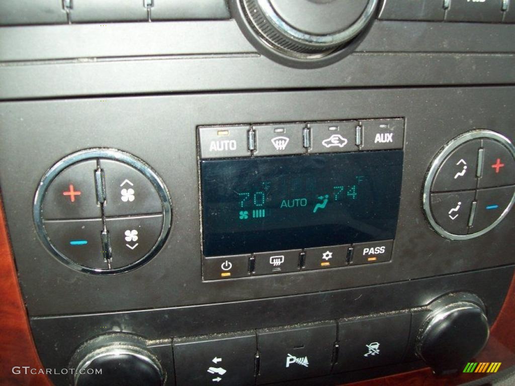 2008 Chevrolet Tahoe LT 4x4 Controls Photo #48516751