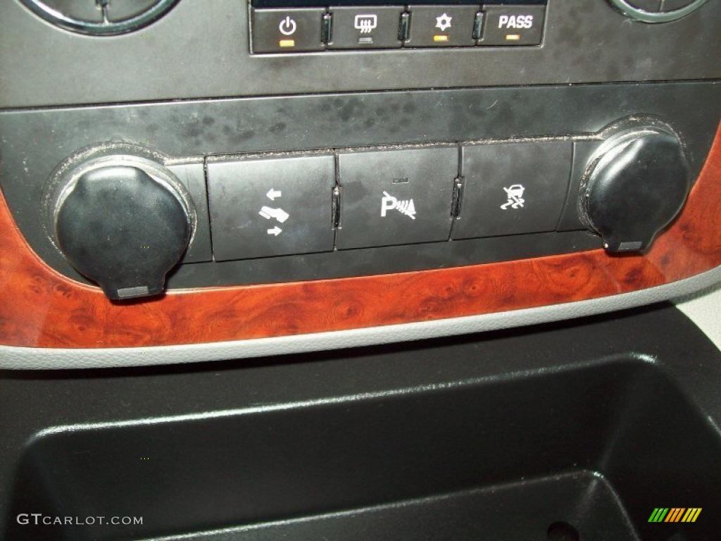 2008 Chevrolet Tahoe LT 4x4 Controls Photo #48516763