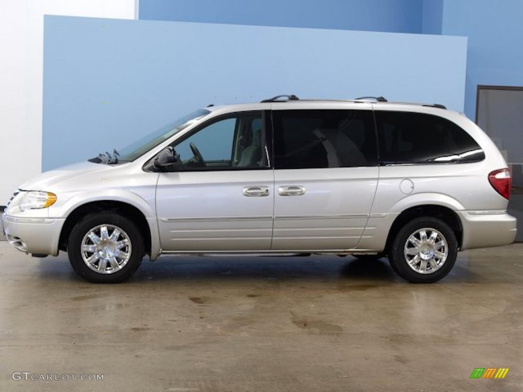 Bright Silver Metallic 2007 Chrysler Town & Country Limited Exterior Photo #48517711