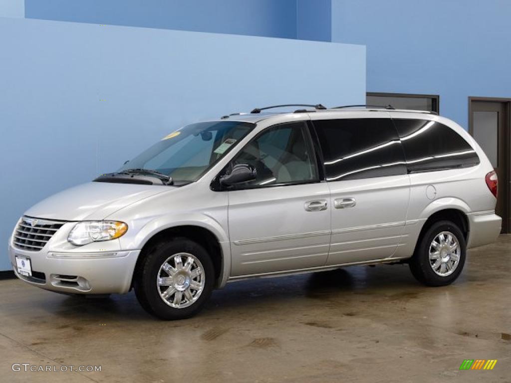 Bright Silver Metallic 2007 Chrysler Town & Country Limited Exterior Photo #48517726