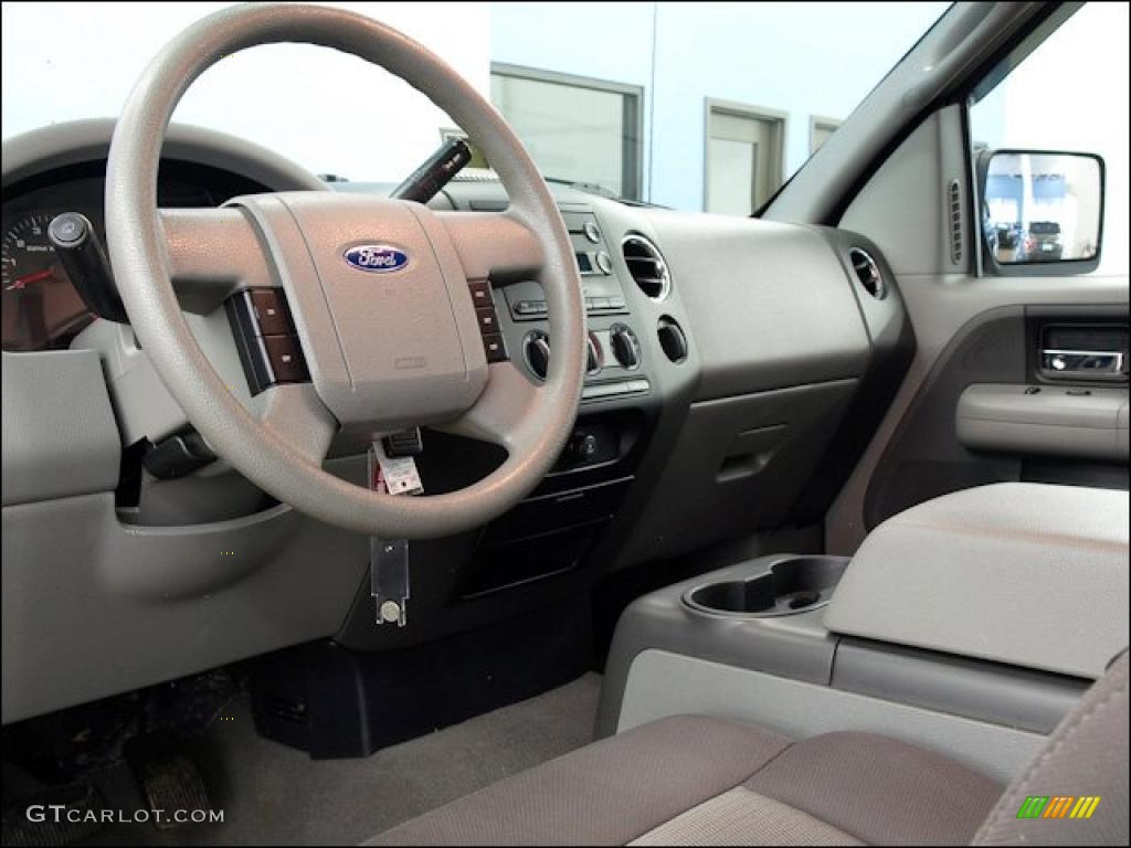 2005 Ford F150 XLT SuperCab 4x4 Medium Flint Grey Steering Wheel Photo #48518059