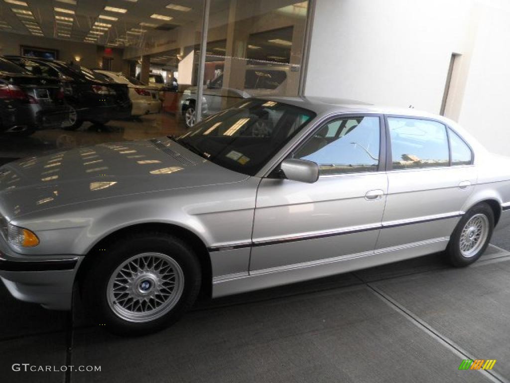 Titanium Silver Metallic BMW 7 Series