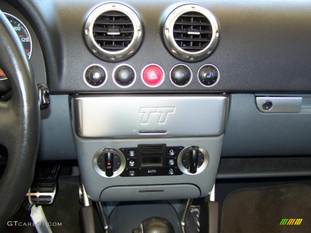2003 Audi TT 1.8T Roadster Controls Photo #48521737
