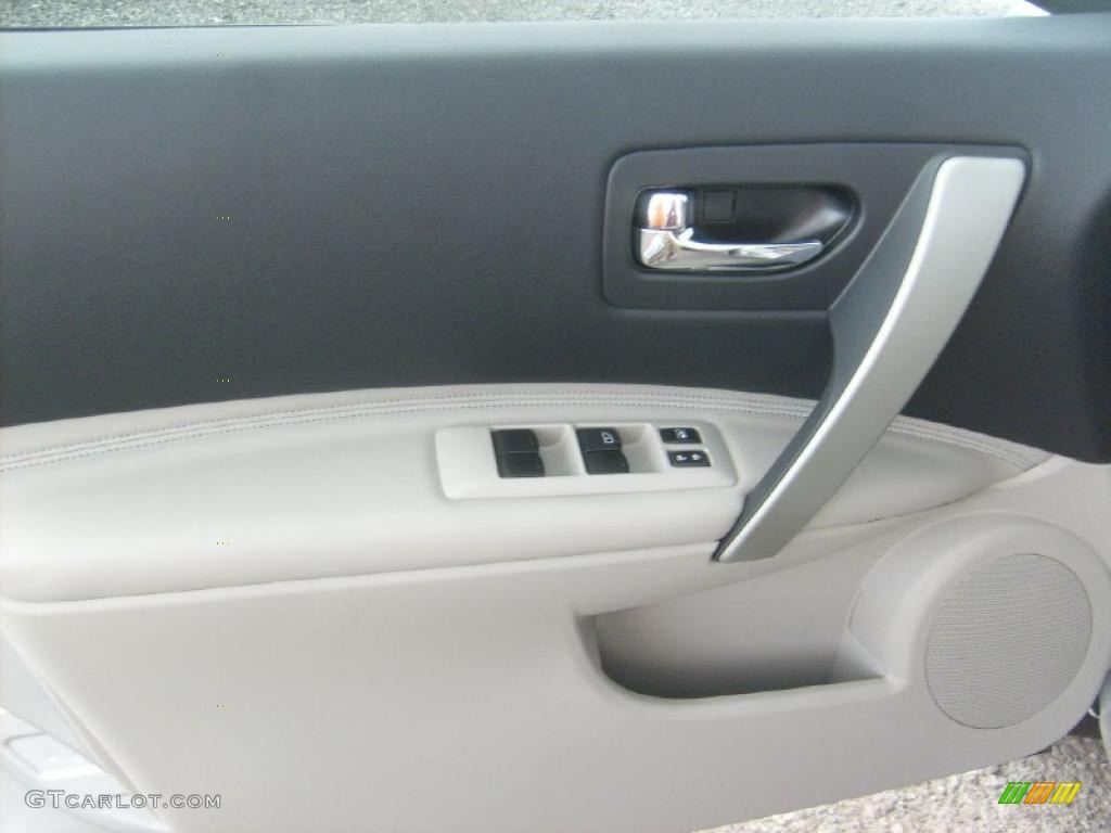 2011 Rogue SL AWD - Silver Ice Metallic / Gray photo #14