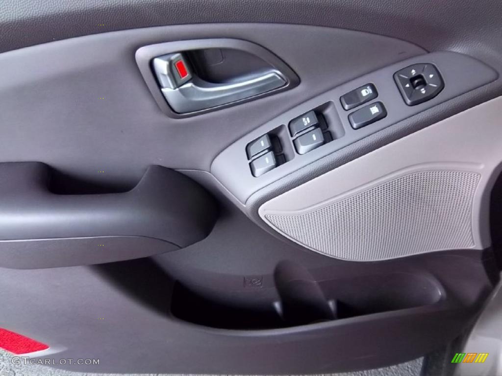 2011 Hyundai Tucson GLS AWD Controls Photo #48522436