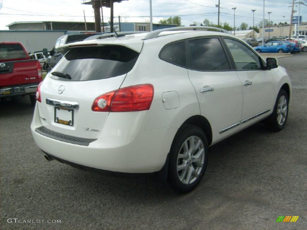 2011 Rogue SL AWD - Pearl White / Gray photo #9