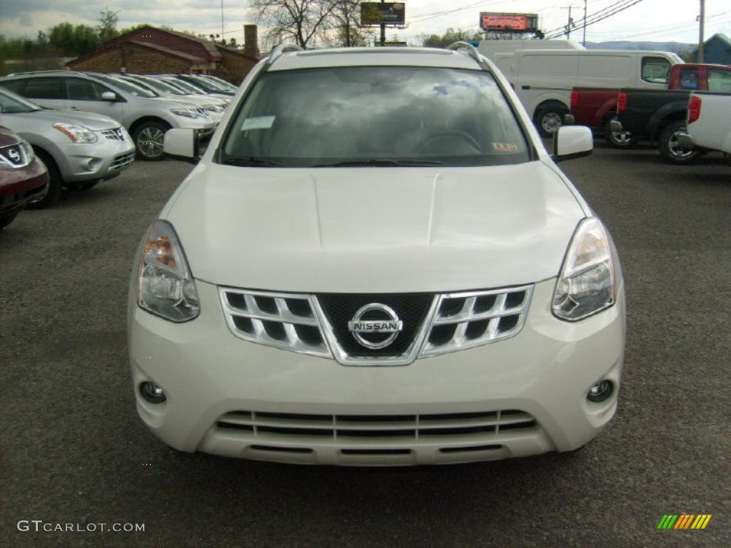 2011 Rogue SL AWD - Pearl White / Gray photo #11