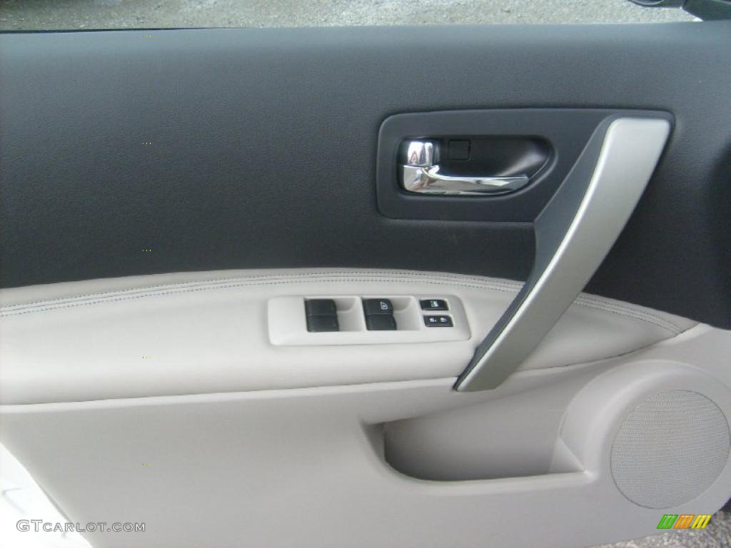 2011 Rogue SL AWD - Pearl White / Gray photo #14