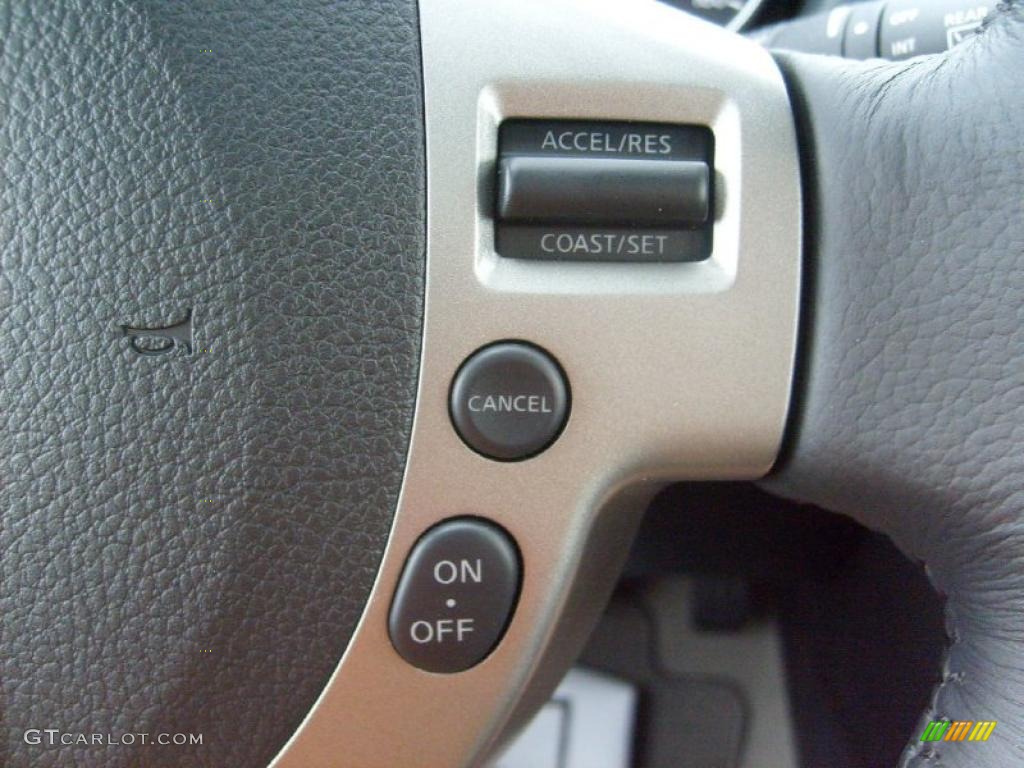 2011 Rogue SL AWD - Pearl White / Gray photo #19