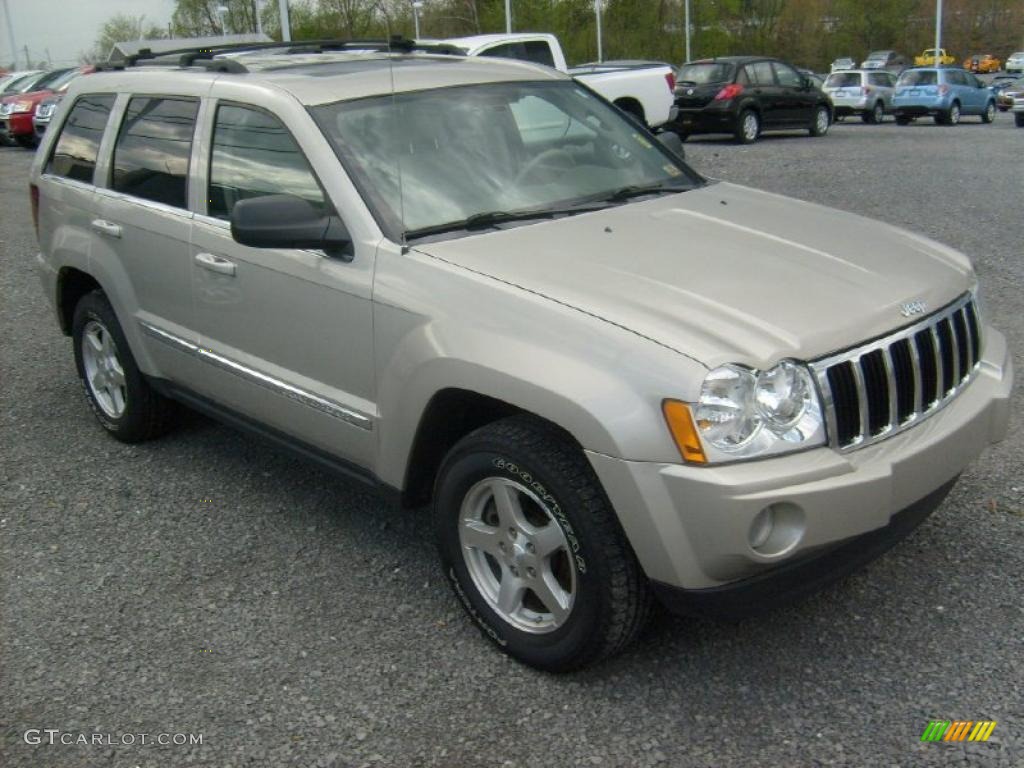 2006 Grand Cherokee Limited 4x4 - Light Khaki Metallic / Dark Khaki/Light Graystone photo #11