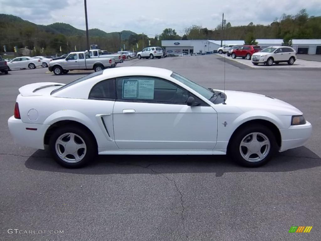 2003 Mustang V6 Coupe - Oxford White / Dark Charcoal/Medium Graphite photo #5