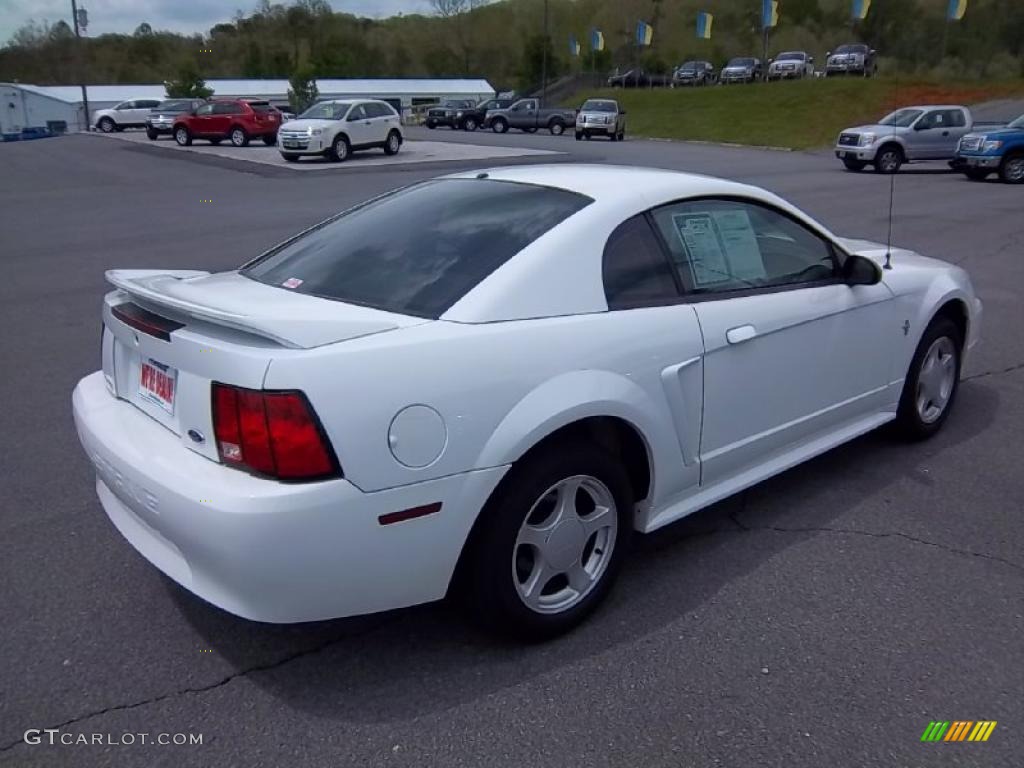 2003 Mustang V6 Coupe - Oxford White / Dark Charcoal/Medium Graphite photo #6