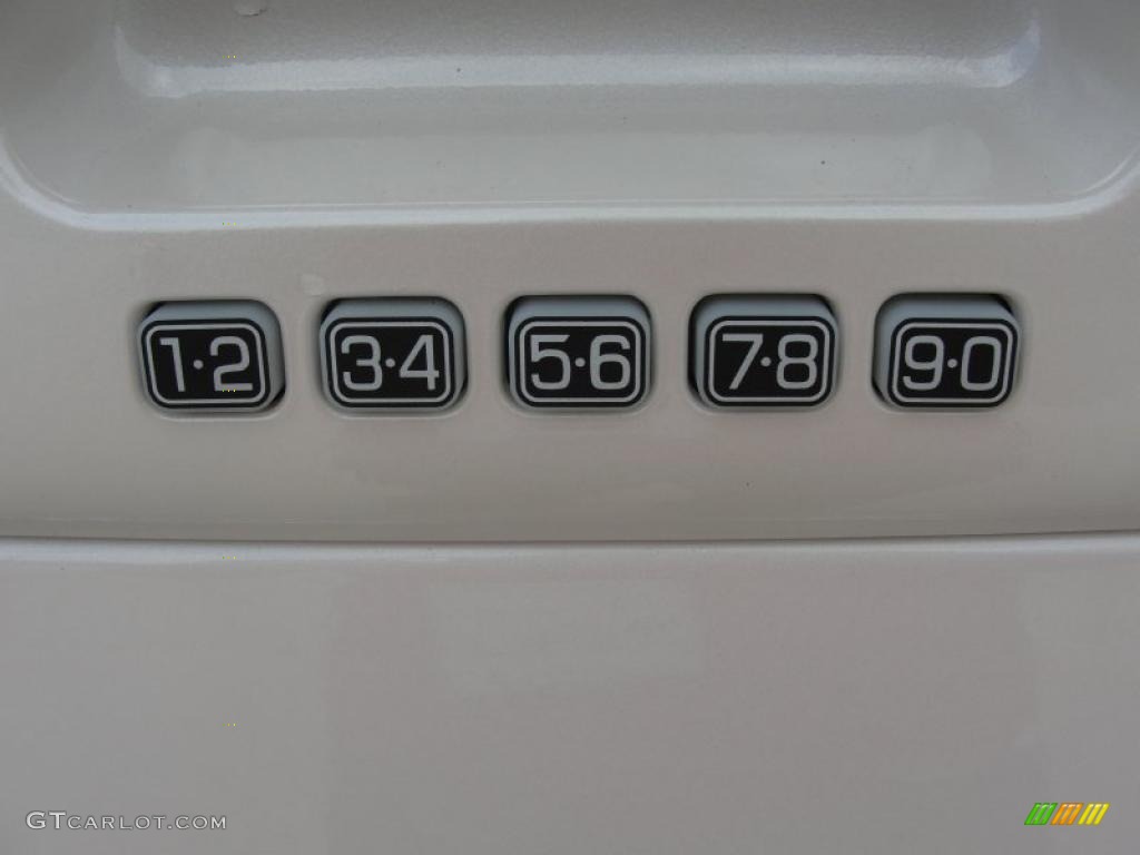 2011 F150 Lariat SuperCrew 4x4 - White Platinum Metallic Tri-Coat / Black photo #16