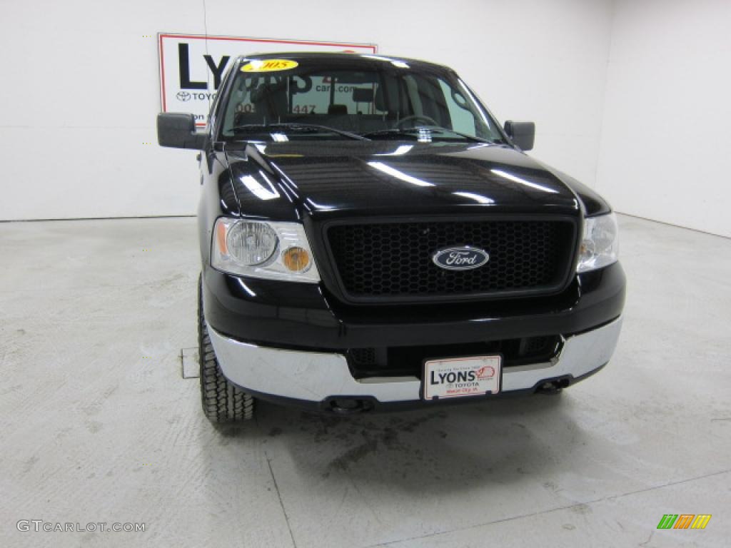 2005 F150 XLT SuperCrew 4x4 - Black / Medium Flint Grey photo #25