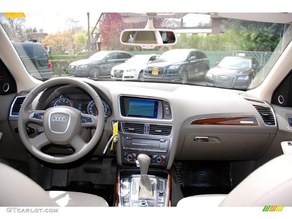 2010 Audi Q5 3.2 quattro Cardamom Beige Dashboard Photo #48525793