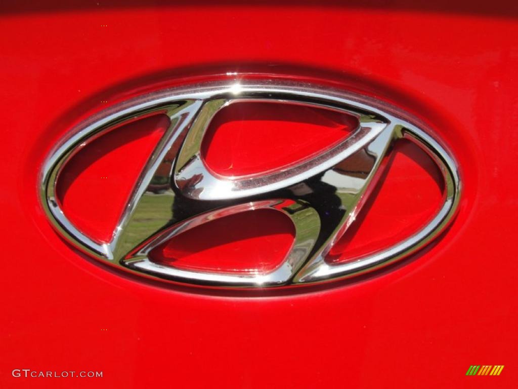 2011 Hyundai Genesis Coupe 3.8 Track Marks and Logos Photos